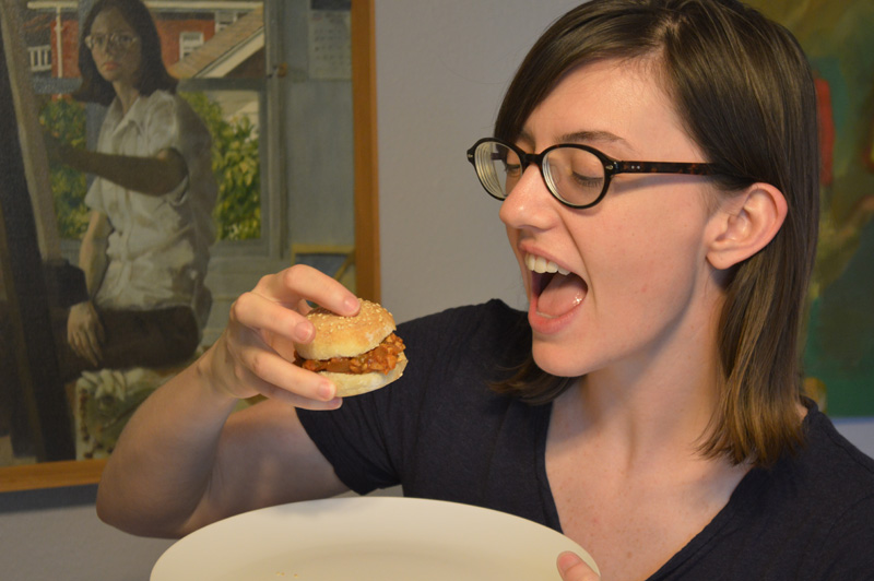 Michelle shows us how to eat Sloppy Sliders