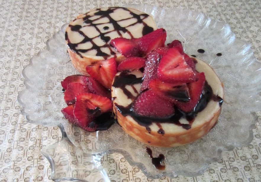 Italian Cheesecake with Balsamic Reduction and Strawberries