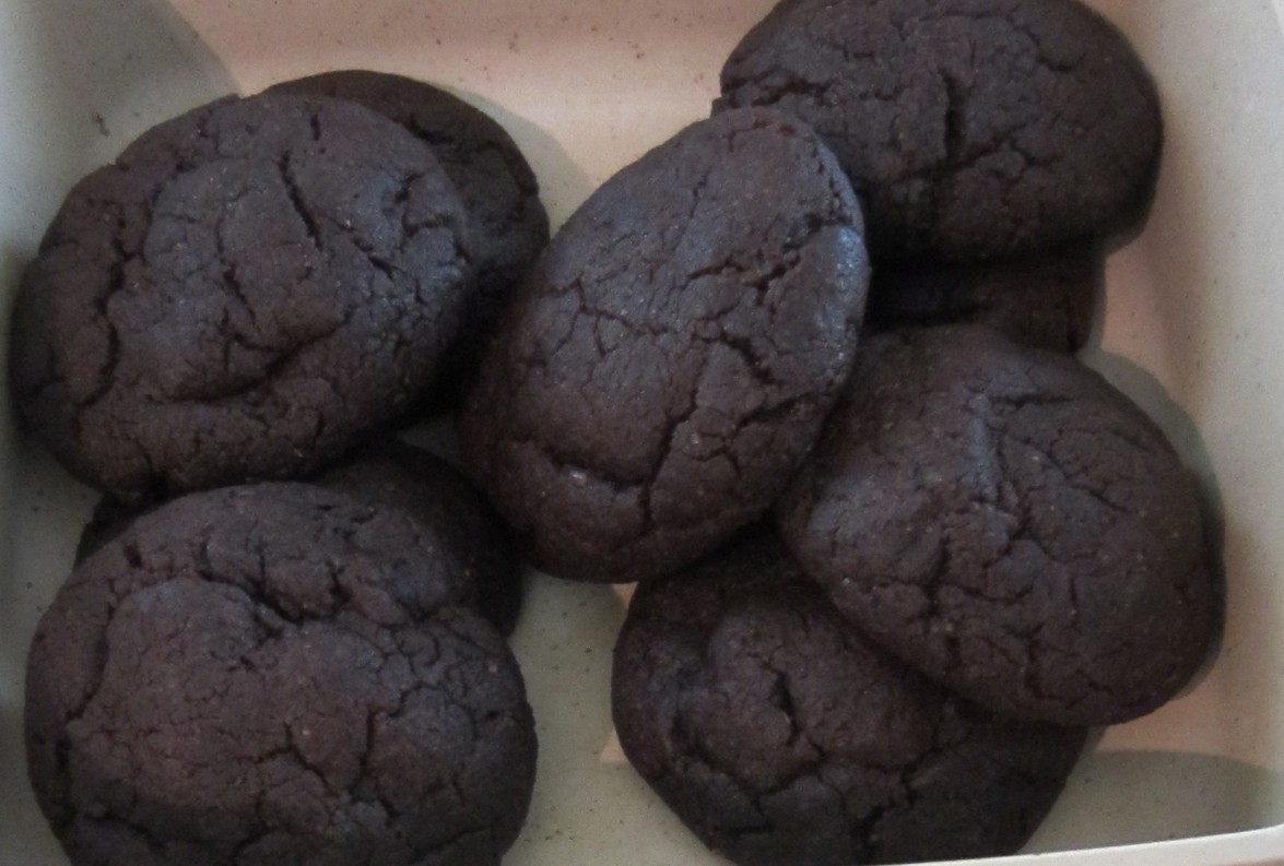 Red Bean Paste-Filled Chocolate Cookies