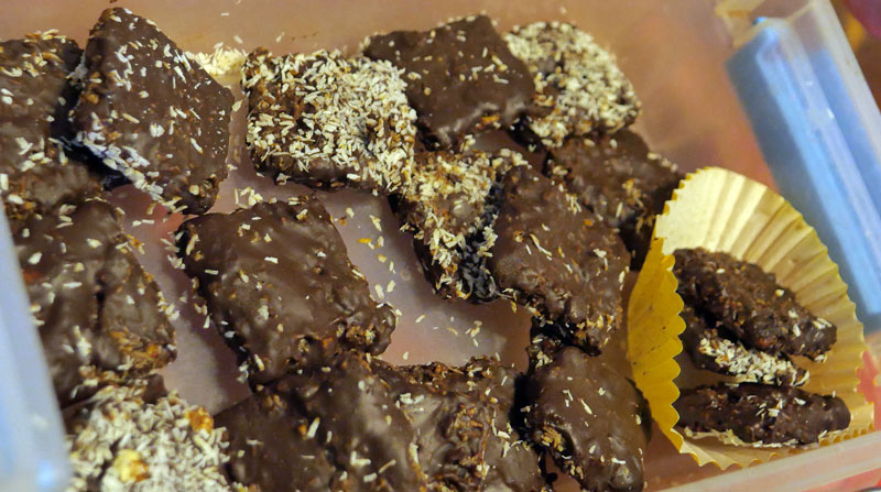 vegan chocolate coconut crackers