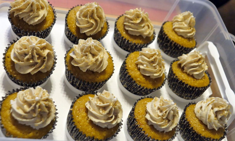 cardamom gold cupcakes