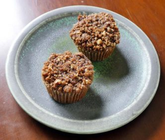 vegan carrot apple streusel muffins