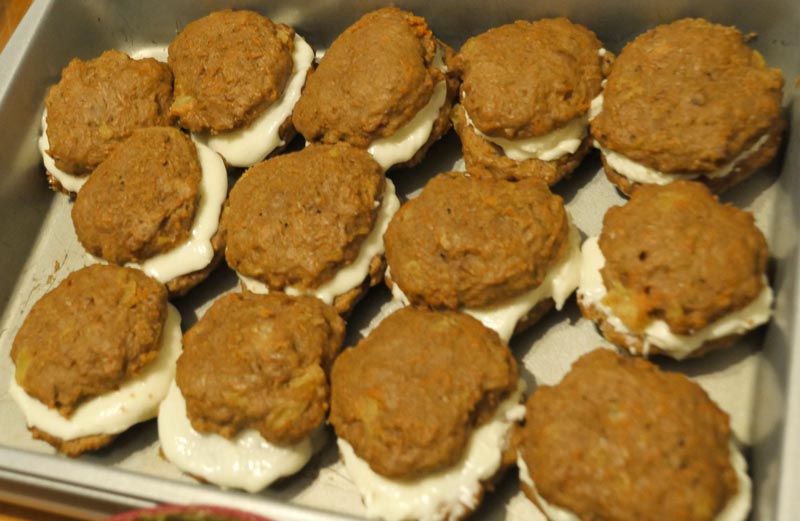 vegan carrot cake cookie sandwiches