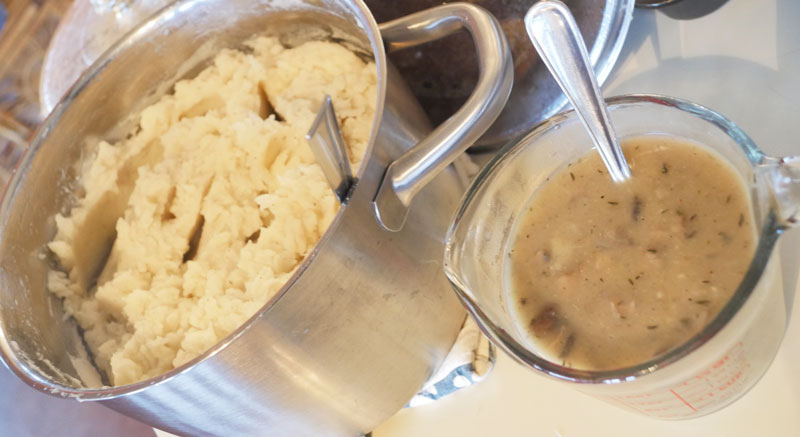 vegan mashed potatoes and gravy