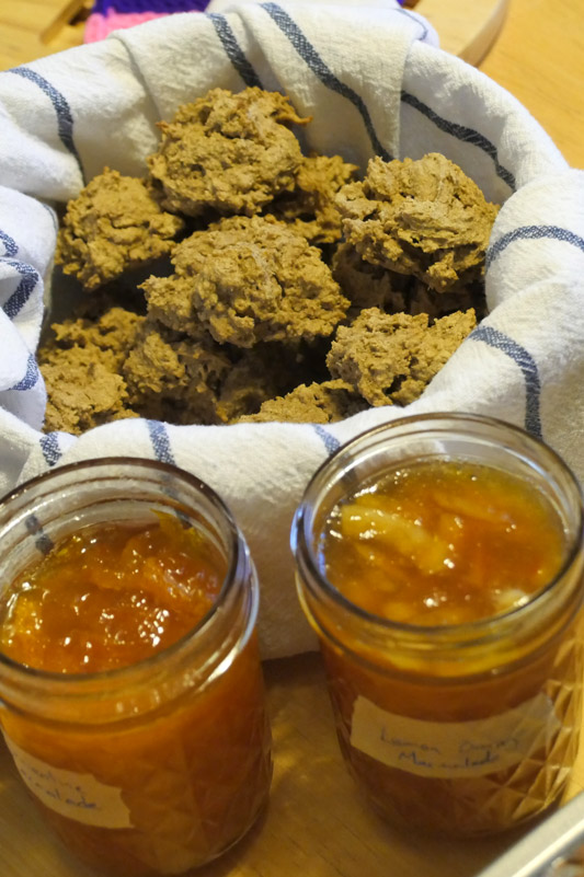 marmalade with oat biscuits