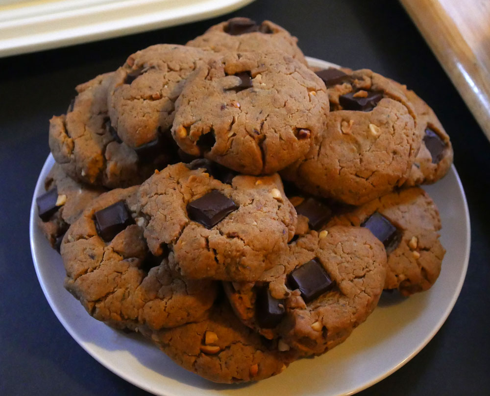 vegan peanut butter chocolate chip cookies