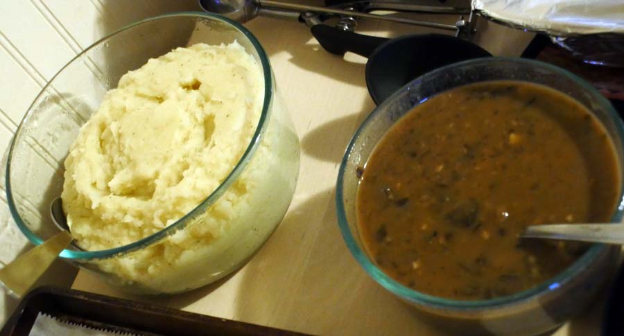 vegan mashed potatoes and gravy