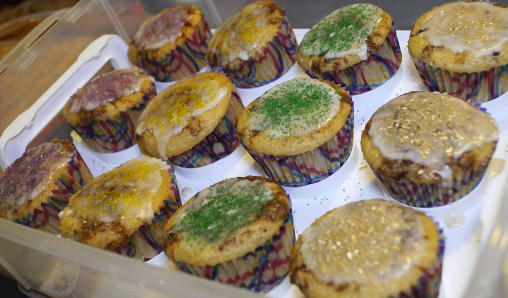 vegan king cake cupcakes