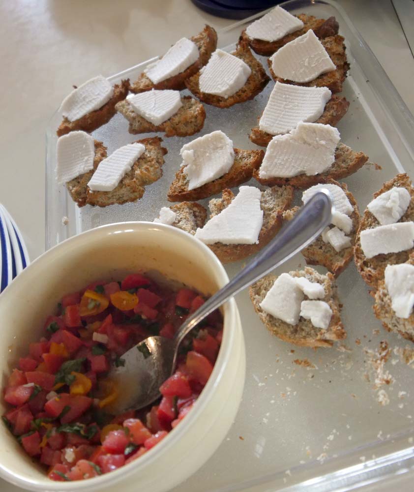 vegan caprese bruschetta