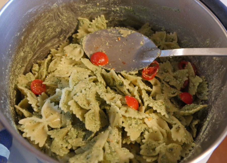 vegan pesto pasta salad