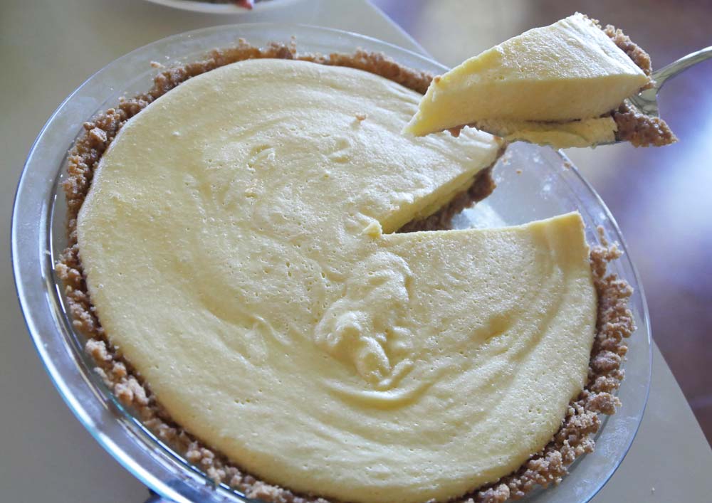 vegan mango custard pie