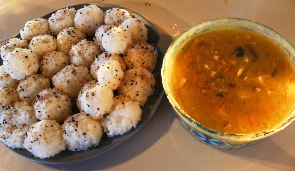 vegan curry with rice rounds