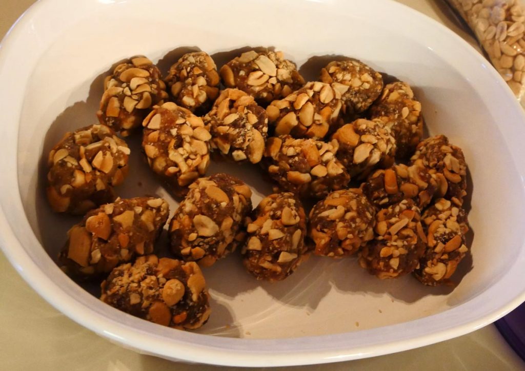 date nut balls (vegan PayDay)