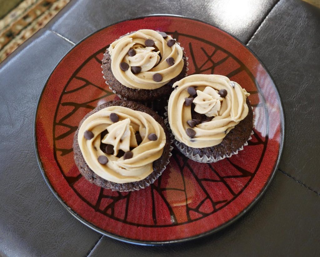 vegan chocolate chip cookie dough frosted chocolate cupcakes